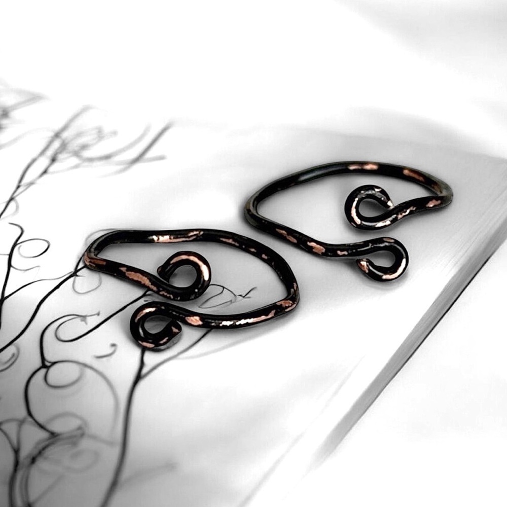 5 For $25💫2 Alternative Wicked Black Swirly Rings